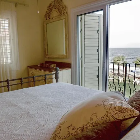 Fishbone Seafront House Casa vacanze *