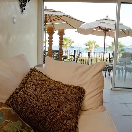 Fishbone Seafront House Casa vacanze *