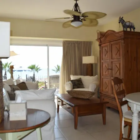 Fishbone Seafront House Casa vacanze